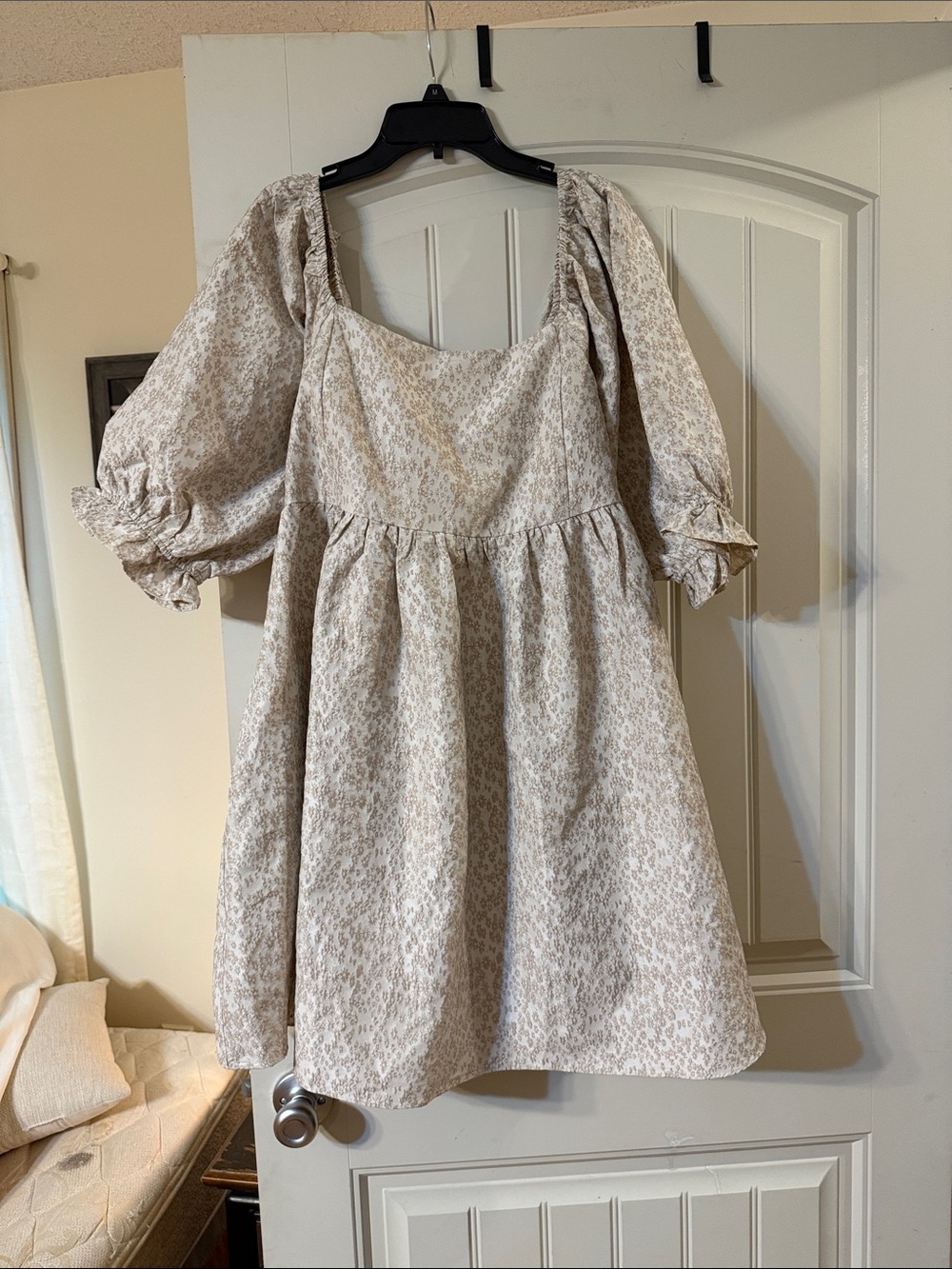 Women’s Puff Sleeve Dress